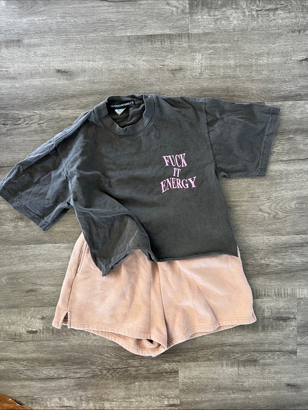 Relaxed Cropped Short Sleeve Tee with Pink Script